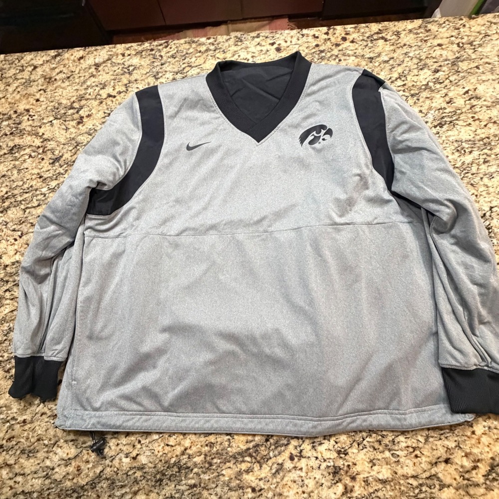 Nike Iowa Hawkeyes Reversible Windshirt Mens XL Black Grey V-Neck Pullover ws